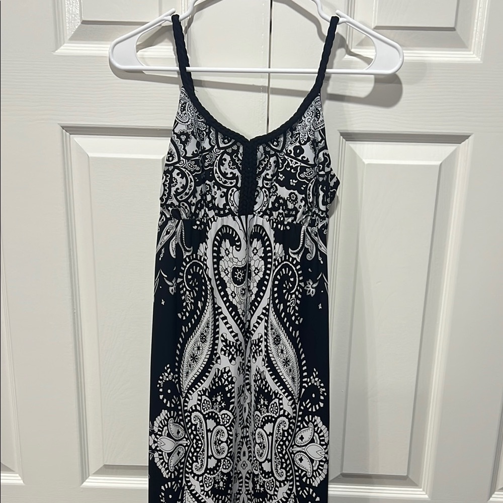 Enfocus Studio Black and White Sleeveless Maxi Sundress